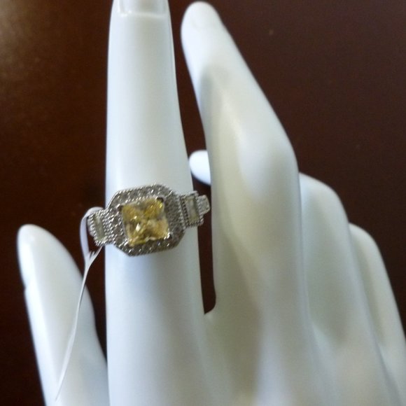 Bella Luce Sterling Silver Diamond Simulate Size 7 Ring NWT - Picture 5 of 11